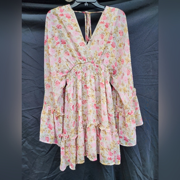 Dress Forum Boho Chic Fine Romance Floral Mini Dress With Bell Sleeves - Picture 3 of 9